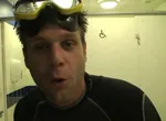 Rémi Gaillard plonge dans un aquarium